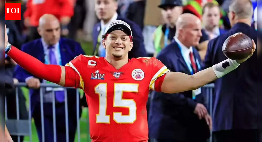 Patrick Mahomes surprises Chiefs teammates with early Christmas gifts despite his own injury struggles