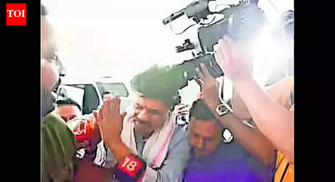 Bombay HC rejects Valmik Karad's bail plea in Massajog sarpanch abduction-murder