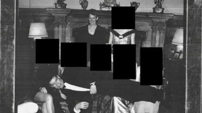  Photo of Andrew Mountbatten with Ghislaine Maxwell emerges; prince seen laying across women’s laps