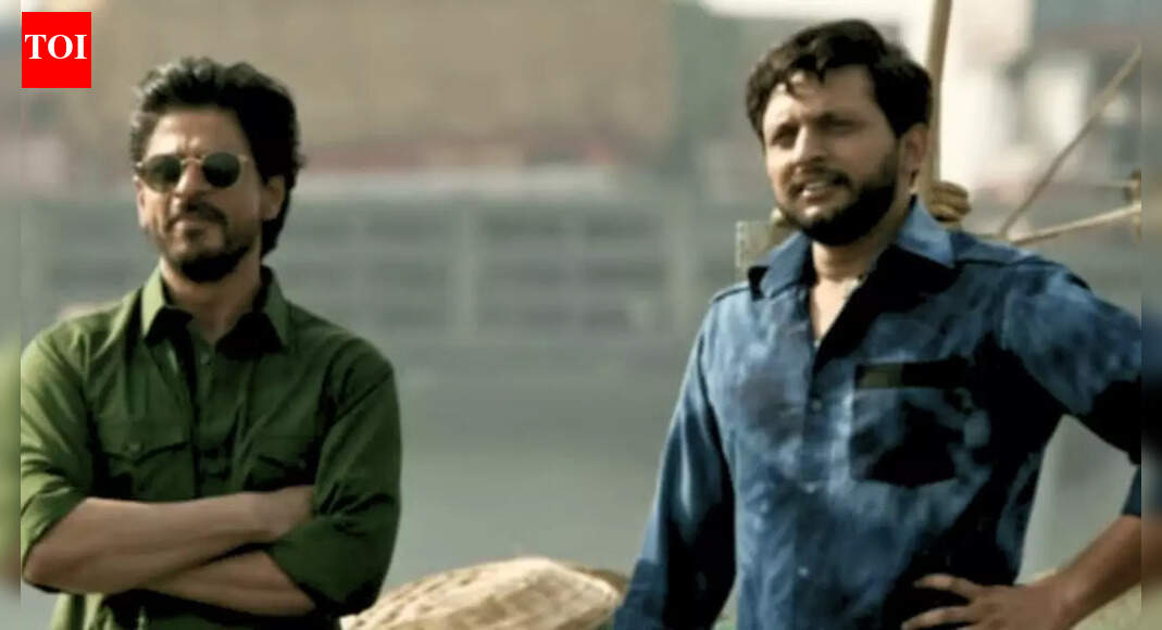 Zeeshan Ayyub reveals how Shah Rukh Khan personally apologises to junior artistes on set, says, 'That is a sign of greatness'