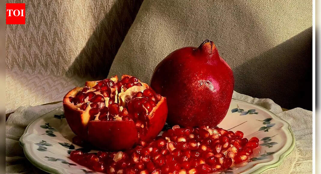 How to remove pomegranate seeds without any mess in just 5 minutes