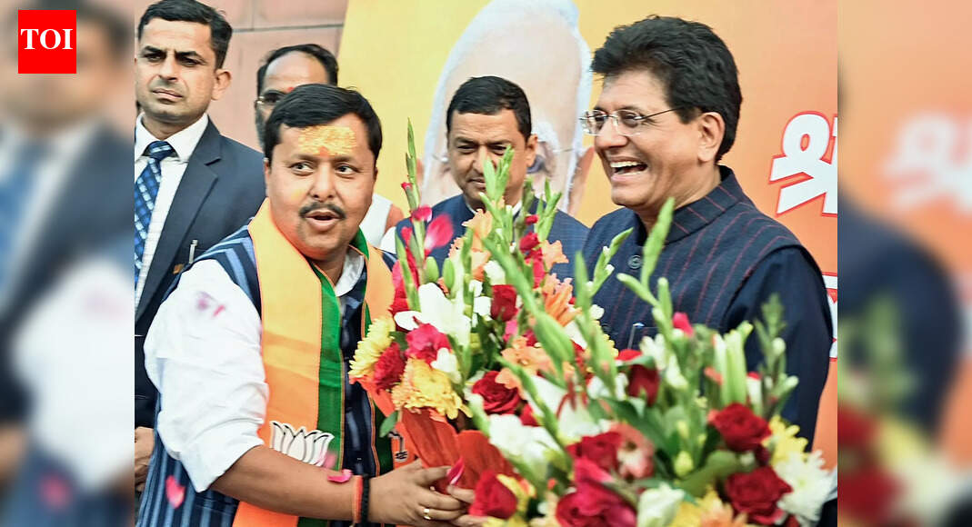 Nitin visits Puducherry ahead of assembly polls