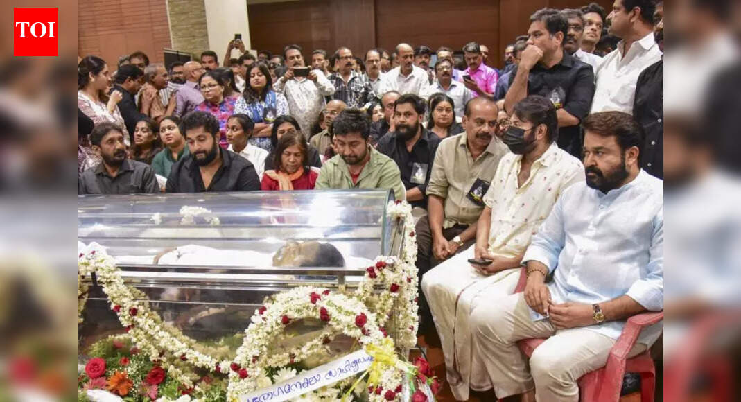 A reunion without laughter: The last goodbye to Sreenivasan