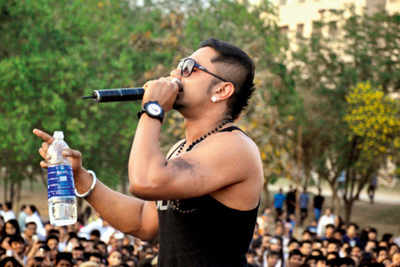 Honey Singh’s Punjabi tadka in Delhi as he performs at college annual fests