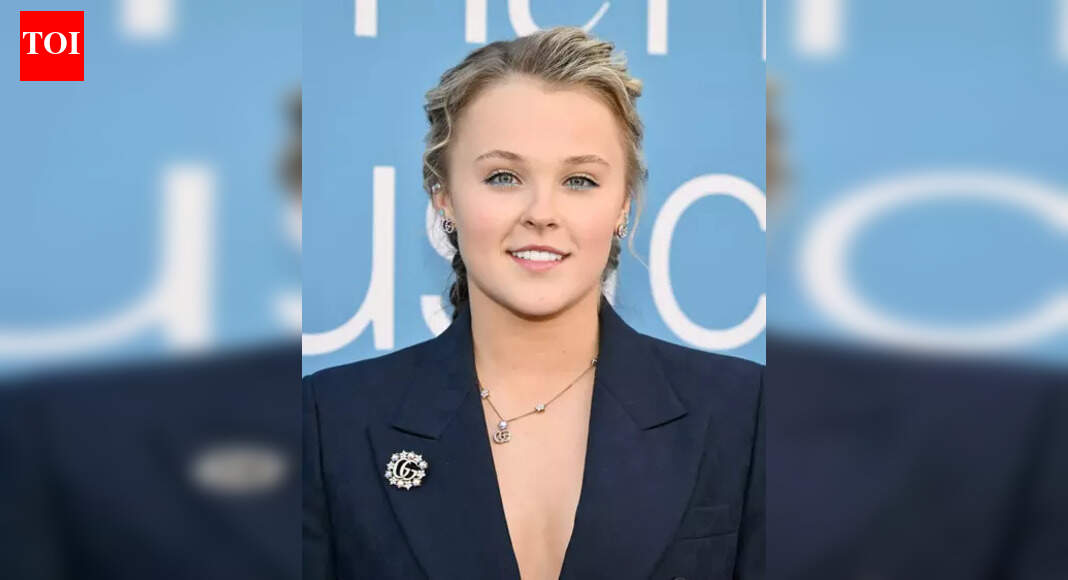 JoJo Siwa jokes she’ll get down on one knee for Chris Hughes if he doesn’t