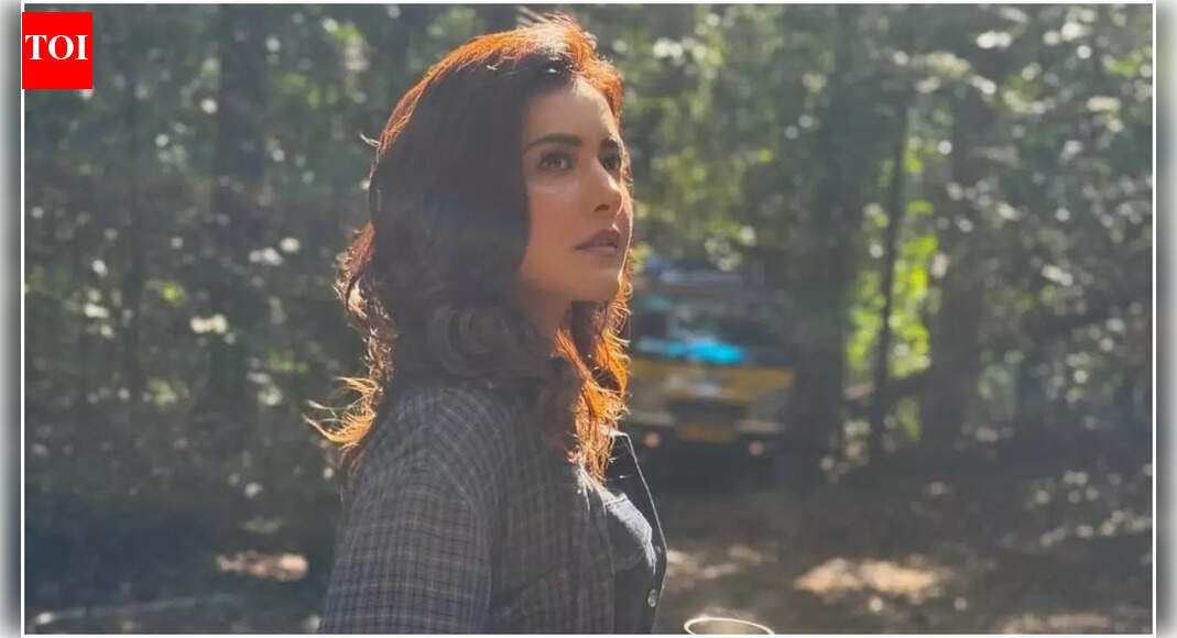'Ustaad Bhagat Singh': Raashii Khanna shares BTS PICS from sets of Pawan Kalyan starrer: 'Between action and cut, there’s stillness'