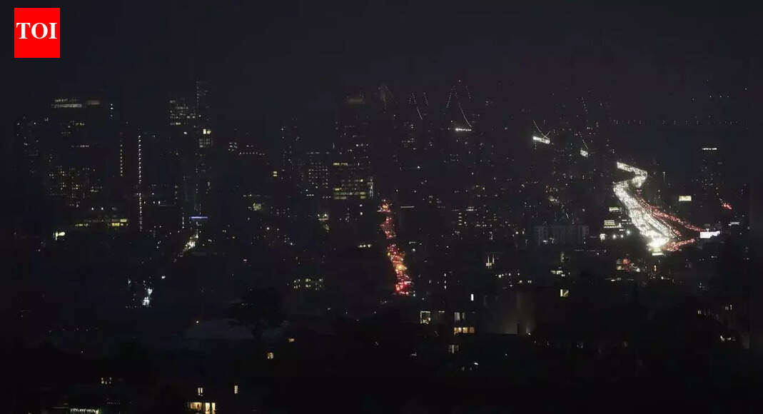 San Francisco blackout: Power outage leaves nearly a third of city in darkness