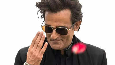 'He knew he had killed it,' says 'Dhurandhar' actor Hirav Mehta on Akshaye Khanna's step in 'FA9LA' song; opens up on Ranveer Singh's energy during shoot