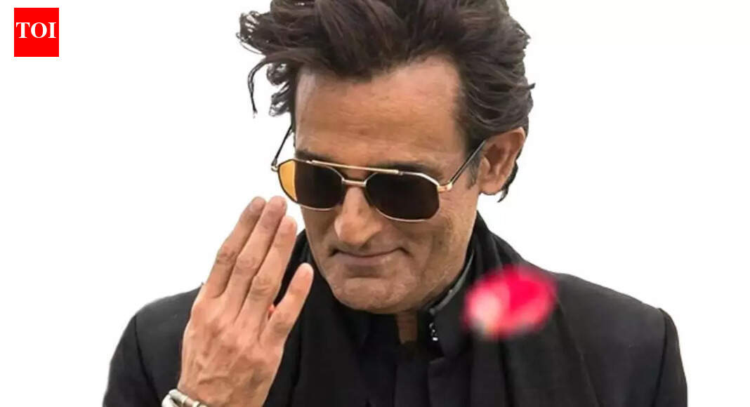 'He knew he had killed it,' says 'Dhurandhar' actor Hirav Mehta on Akshaye Khanna's step in 'FA9LA' song; opens up on Ranveer Singh's energy during shoot