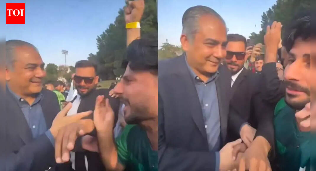 'Dhoka nahi deta': Naqvi asked to appoint ex-Pak skipper as T20 WC mentor - Watch