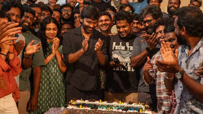  Dhanush wraps up Vignesh Raja's directorial with a cake cutting; Mamitha Baiju steals the spotlight