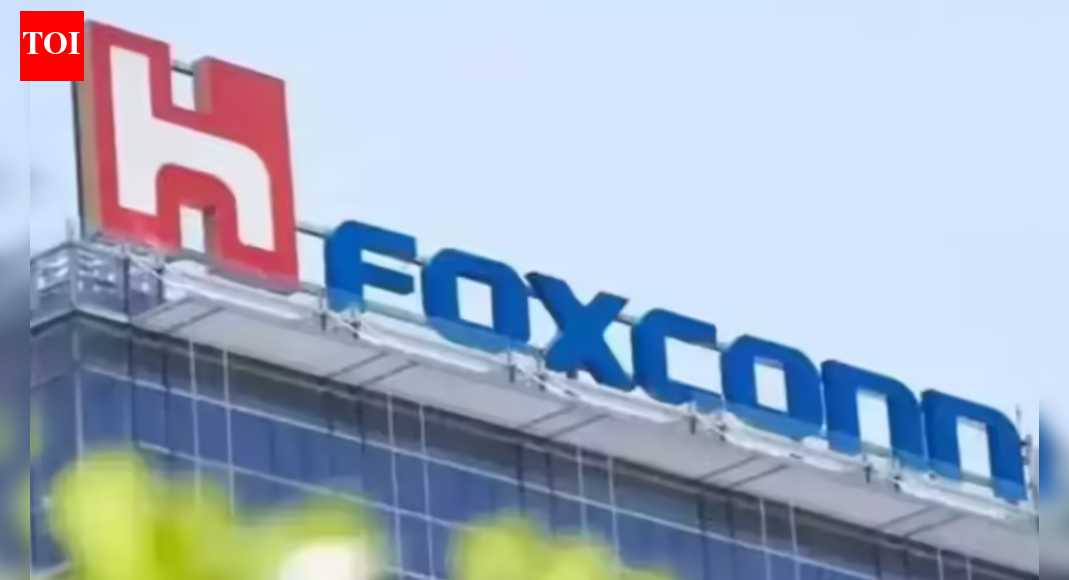 Foxconn ramps up hiring! Recuri 30,000 at all women led iPhone unit — What's next for the Apple components plant?