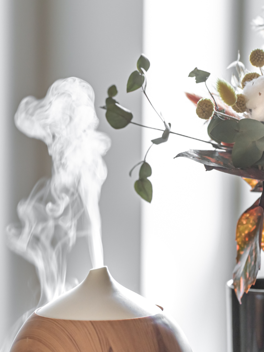 चिंता और तनाव को कम करने के लिए 7 शांत सुगंध