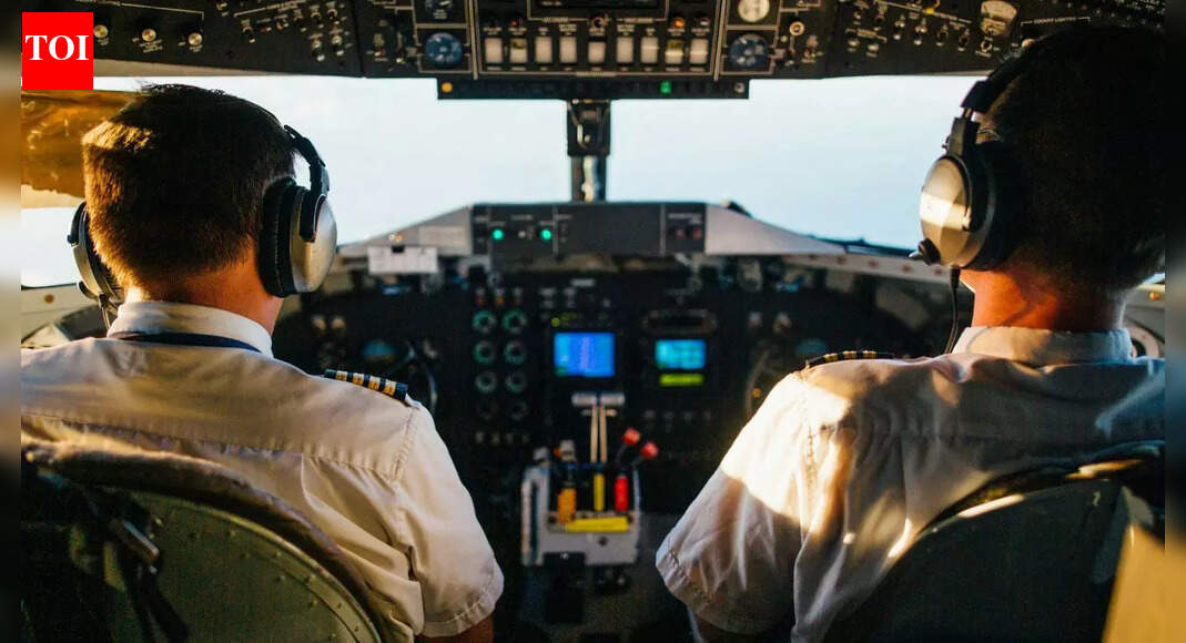 Pilot spots mysterious object hovering beside jet — air traffic control responds: ‘Good luck with the aliens’