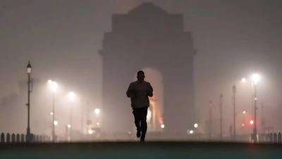  AQI hits ‘severe’ level at 414; flights, trains delayed as visibility dips