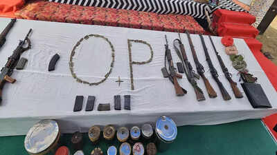 22 Naxals surrender before Odisha Police in Malkanagiri