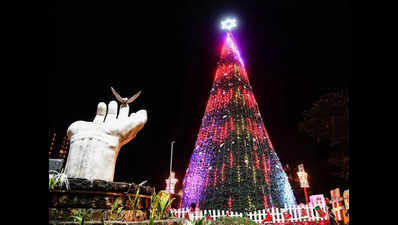 Mumbai: Archbishop urges faithful to 'go beyond external festivity' at Christmas