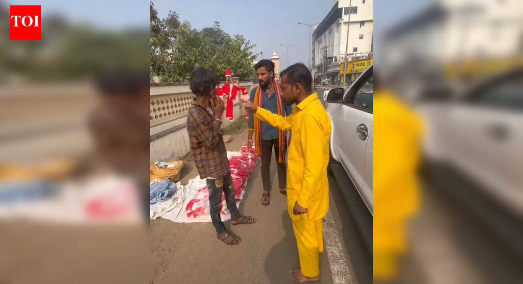 Cop probe into vendors being ‘heckled’ for selling Santa caps in Puri