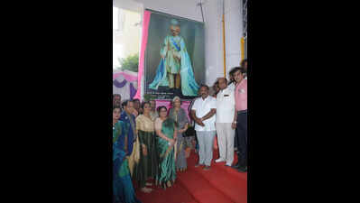 Portrait of Mysuru Maharaja Nalwadi unveiled at KR Hospital