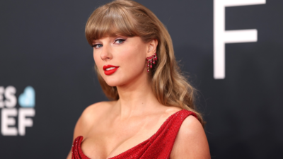 Taylor Swift turns her billion dollar net worth into a heartfelt $1 million donation after dad’s surgery as Travis Kelce stands beside her