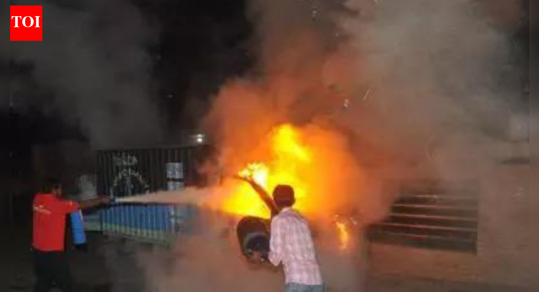 Two Hindu houses set on fire in Bangladesh, narrow escape for families