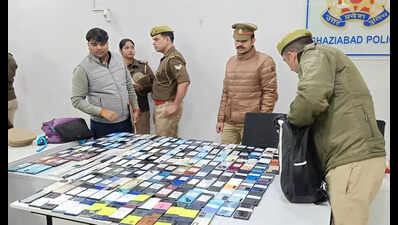 Delhi police return over 270 lost or stolen mobile phones to owners