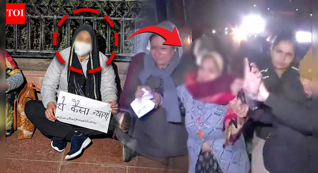 "We Are Not Safe..." Unnao Rape Victim’s Mother Manhandled, Protest Stopped