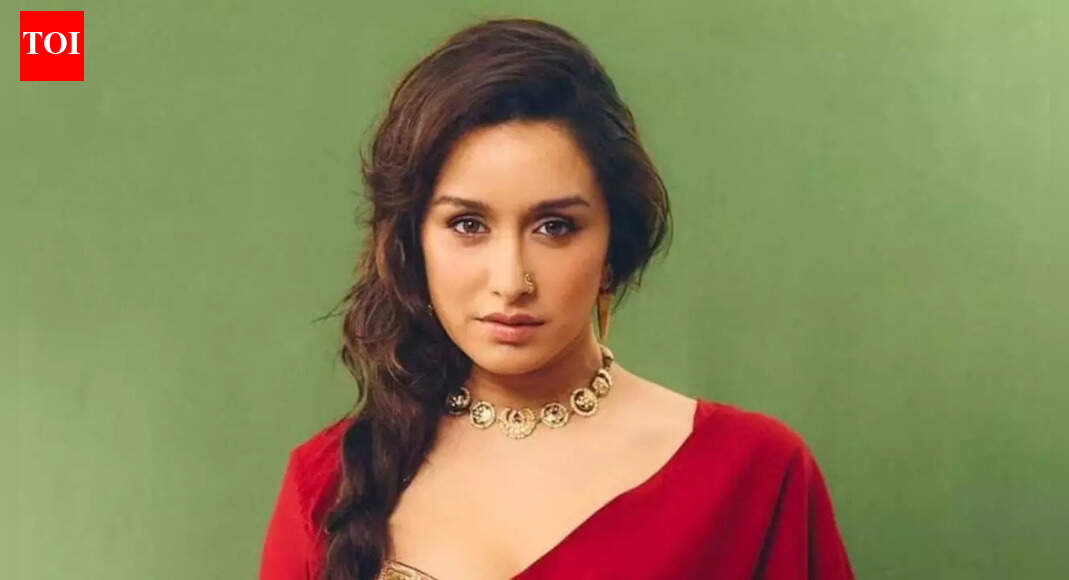 Shraddha Kapoor charges more money than Alia Bhatt, Ananya Panday says Shakti Kapoor as he laughs at claims that her daughter isn't getting work: 'Woh ziddi hai, she does 1-2 films a year'