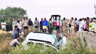 Three killed in road accident near Tekkalkote, Ballari