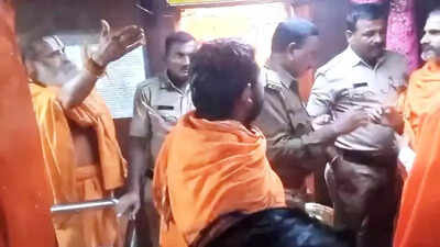 Video of seers’ clash in Anjanadri Temple goes viral, draws public ire