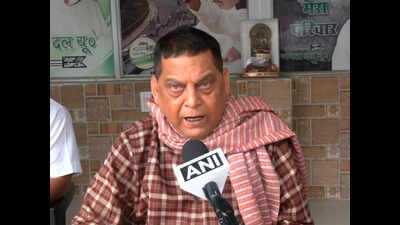 JD(U) writes to DGP alleging Tejashwi travelling abroad with criminals