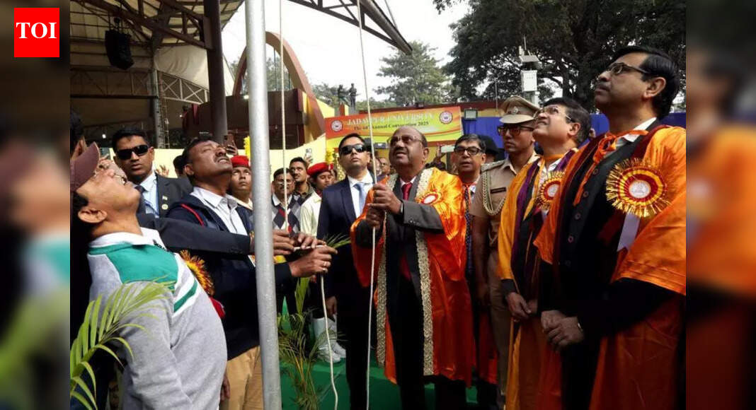 Hijab protest on JU convocation dais | Kolkata News