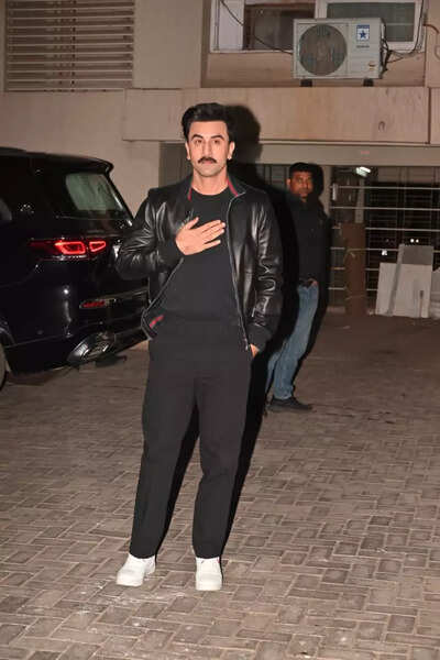 Ranbir Kapoor, Neetu Kapoor, Riddhima Kapoor Sahni and her daughter Samara Sahni arrive for Christmas celebration at Soni Razdan's home