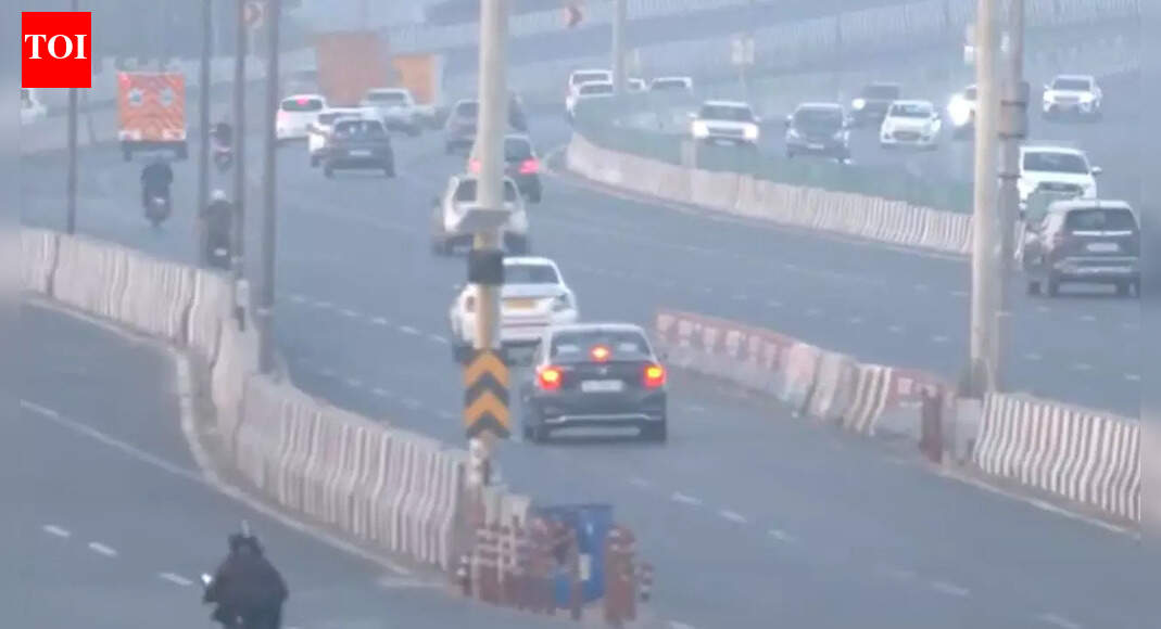 Delhi air quality improves: AQI at 221 in ‘poor’ category; Anand Vihar worst hit at 292