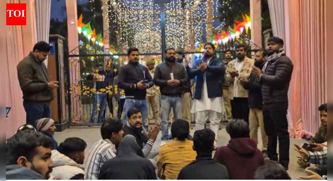 'Hurt Hindu sentiments': Bajrang Dal stages protest outside Bareilly church; watch