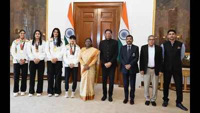 Rajesh Bhardwaj meets President of India along with BFI officials and medal winning boxers; a new inspiration for excellence in Indian sports