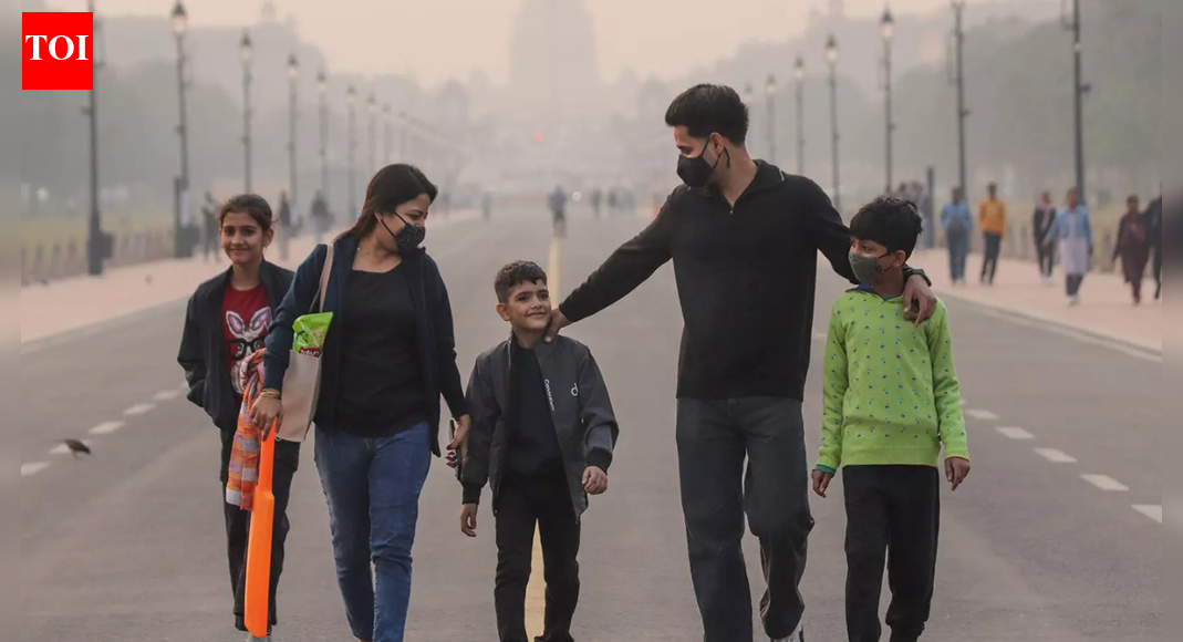 Capital chokes: Delhi's AQI 'improves' to poor; relief temporary
