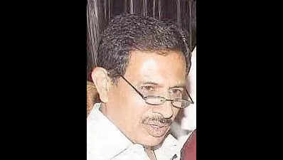 Karnataka MLA warns official of slipper fury
