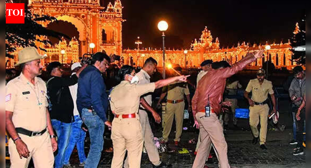 Helium cylinder explosion: Balloon seller killed, 4 injured near Mysuru Palace
