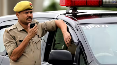 Inspired by ‘Bunty Aur Babli’: How graphic designer who lost job to AI, NEET-aspirant looted jewellery store; both arrested
