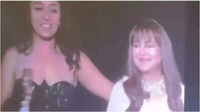 Sunidhi Chauhan sets Mumbai concert on fire as Alisha Chinai makes surprise entry on stage - Watch