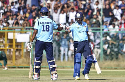 KKR star and Rohit Sharma’s team-mate stretchered off after serious injury at Vijay Hazare Trophy