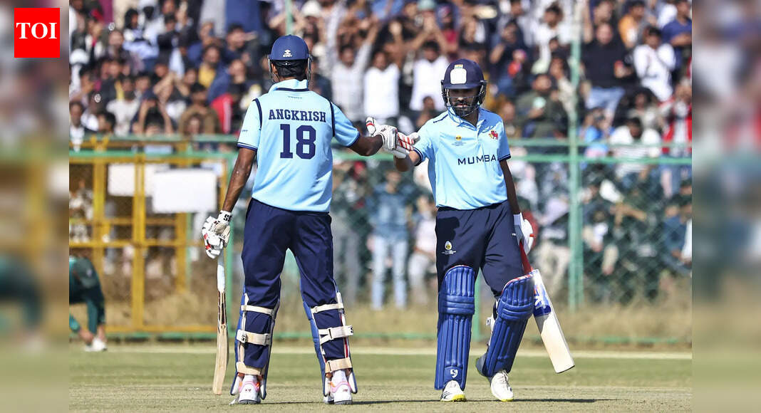 KKR star and Rohit Sharma’s team-mate stretchered off after serious injury