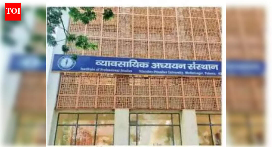 Nilamber Pitamber University Faces Pigeon Infestation: Health Hazard and Cleaning Challenges