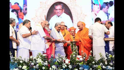 Tribute event in Davanagere honours late Shamanur Shivashankarappa