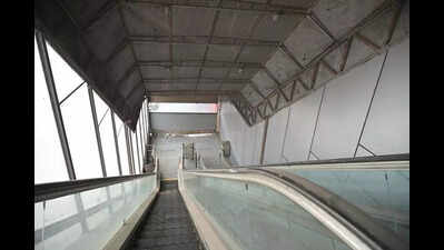 Foot overbridges in Jaipur decay, pedestrians at risk