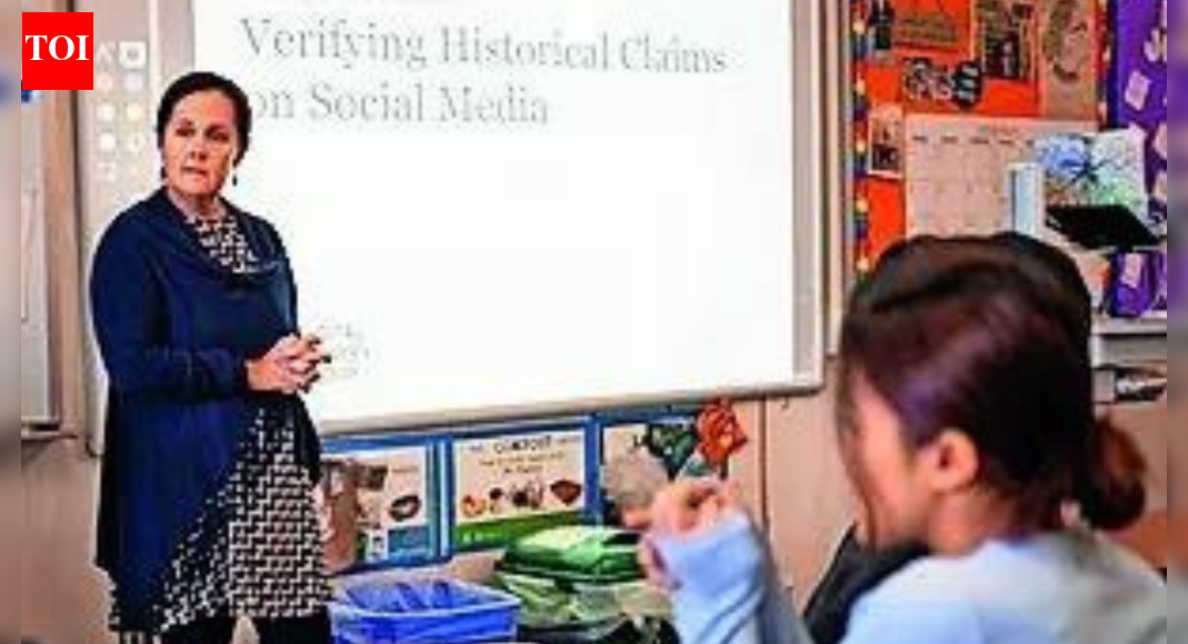 In San Francisco, a class where 'screenagers' train to navigate social media, AI