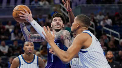 “Poetry in motion” – Fans on cloud nine after LaMelo Ball drills 5-foot-behind-the-line shot