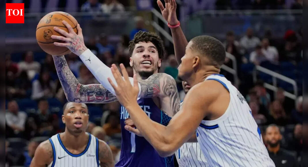 “Poetry in motion” – Fans on cloud nine after LaMelo Ball drills 5-foot-behind-the-line shot