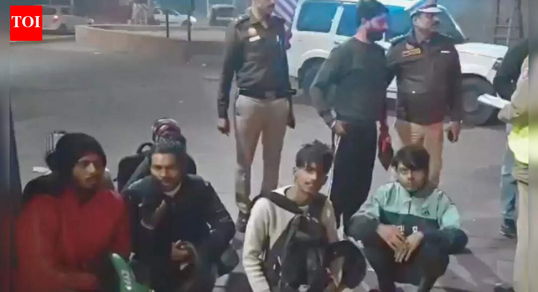 Big Delhi Police crackdown ahead of New Year: Over 200 arrested under  'Operation Aaghat 3.0'